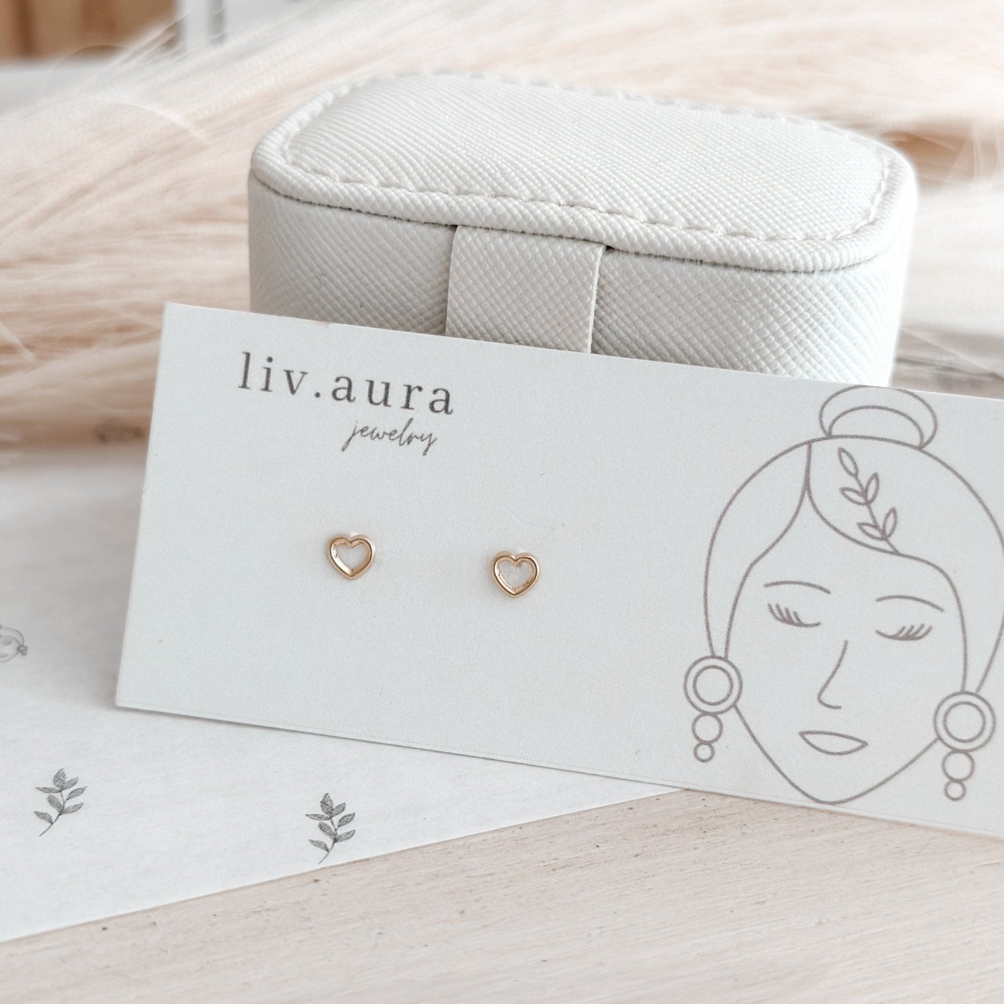 10k Gold Open Heart Stud Earrings - Liv.Aura Jewelry