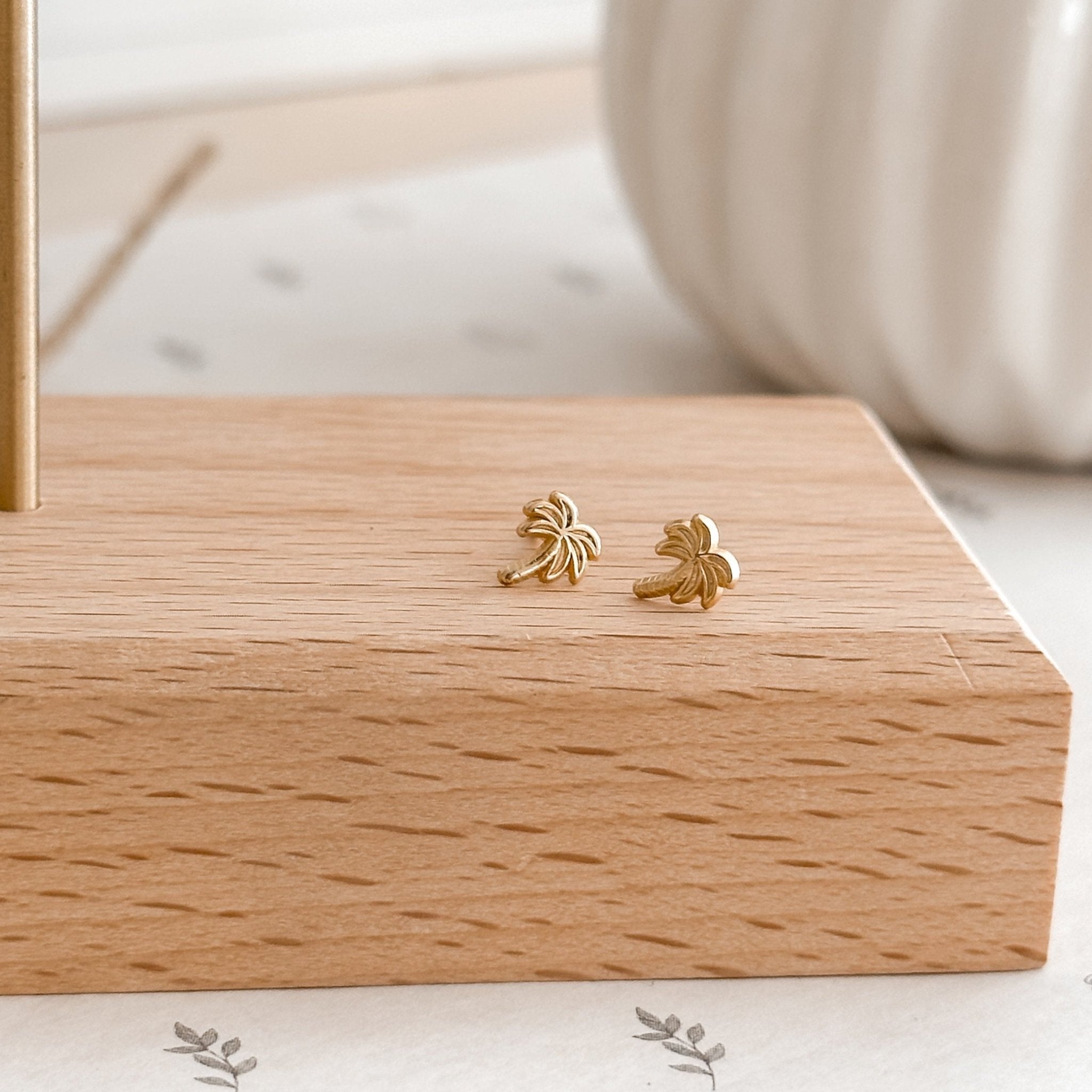 10K Gold Palm Tree Stud Earrings – Screw Back, Waterproof & Hypoallergenic - Liv.Aura Jewelry