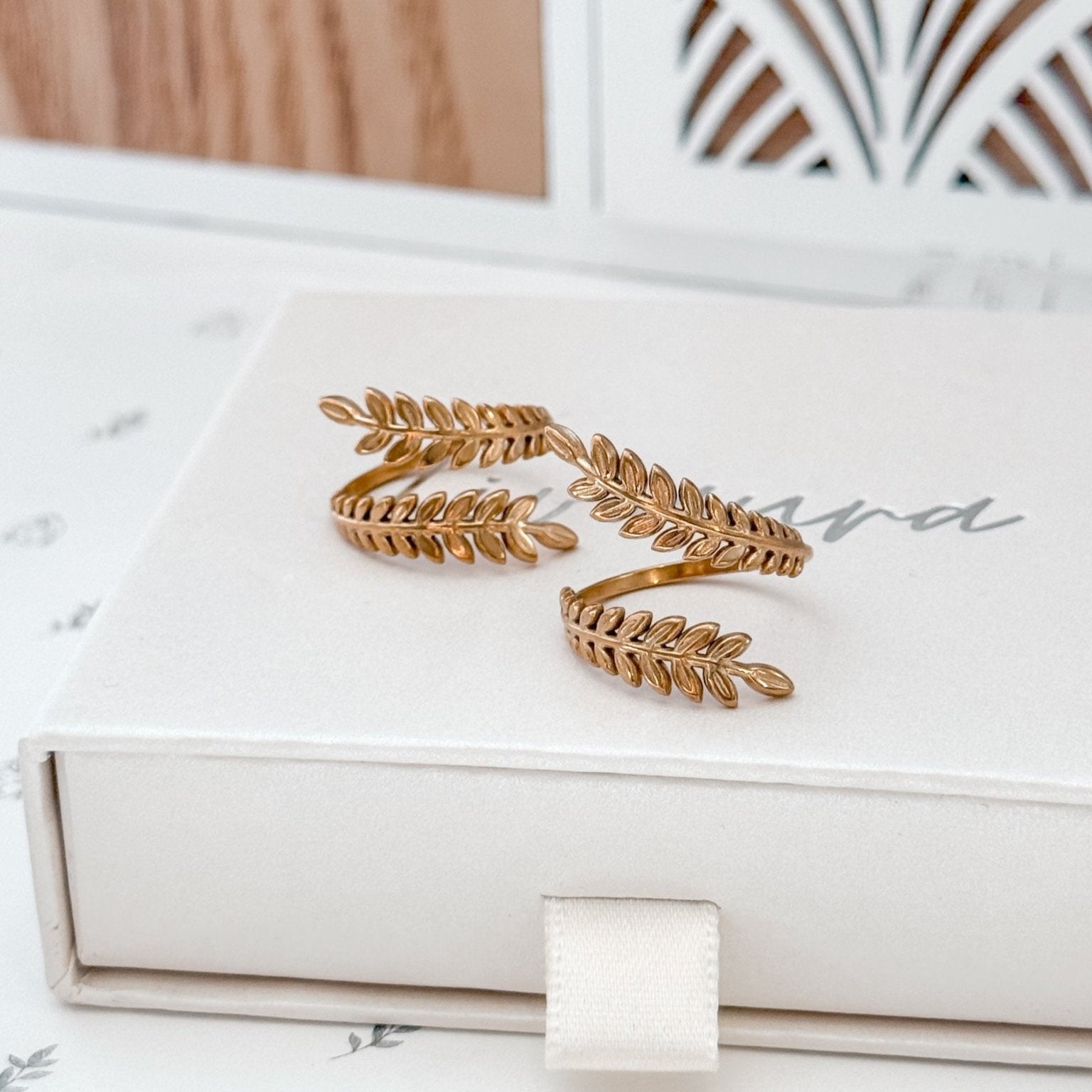 Close-up of four leaf rings in 18K gold on Liv Aura jewelry box – perfect for stacking and gifting