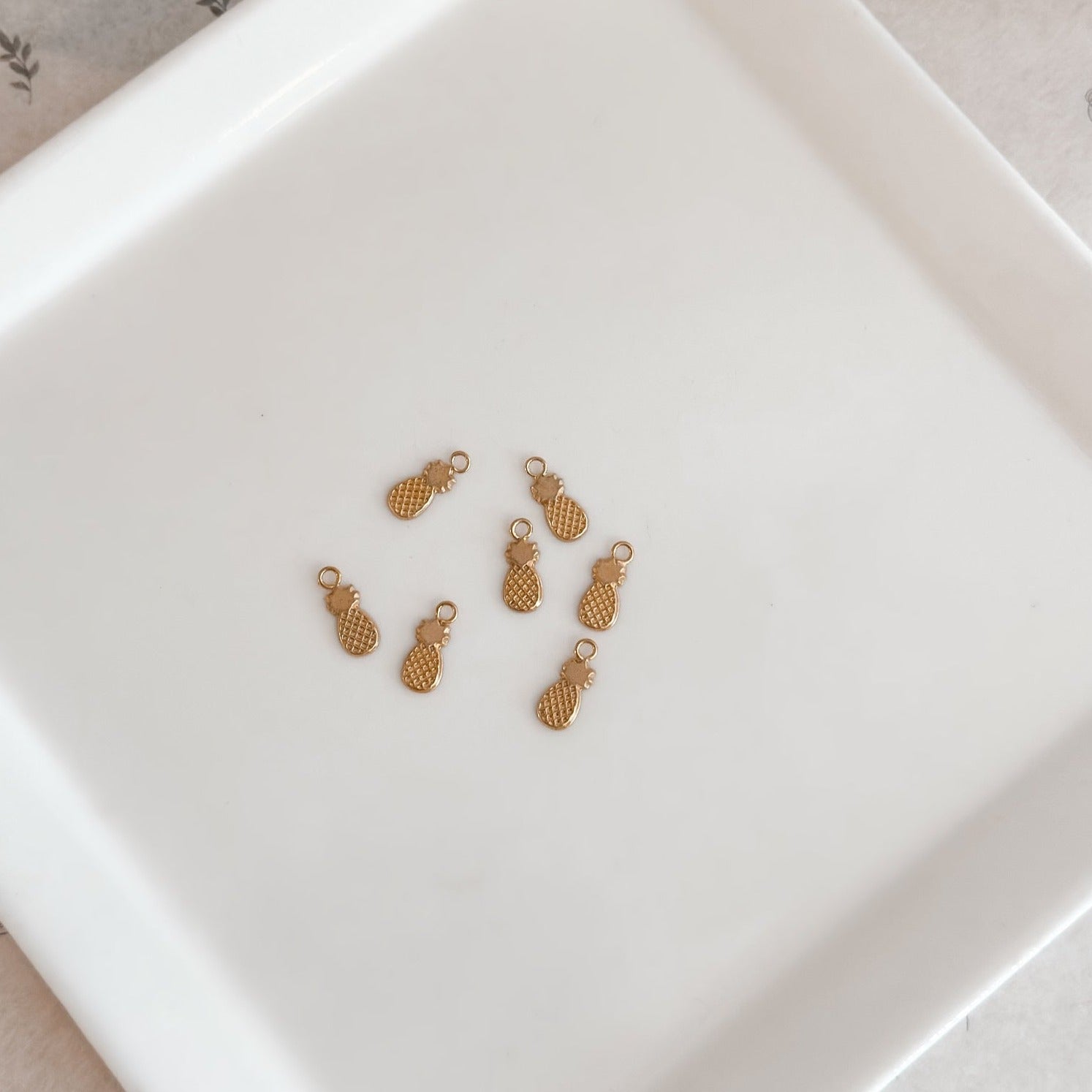 Pineapple Charm 10K Gold - Liv.Aura Jewelry