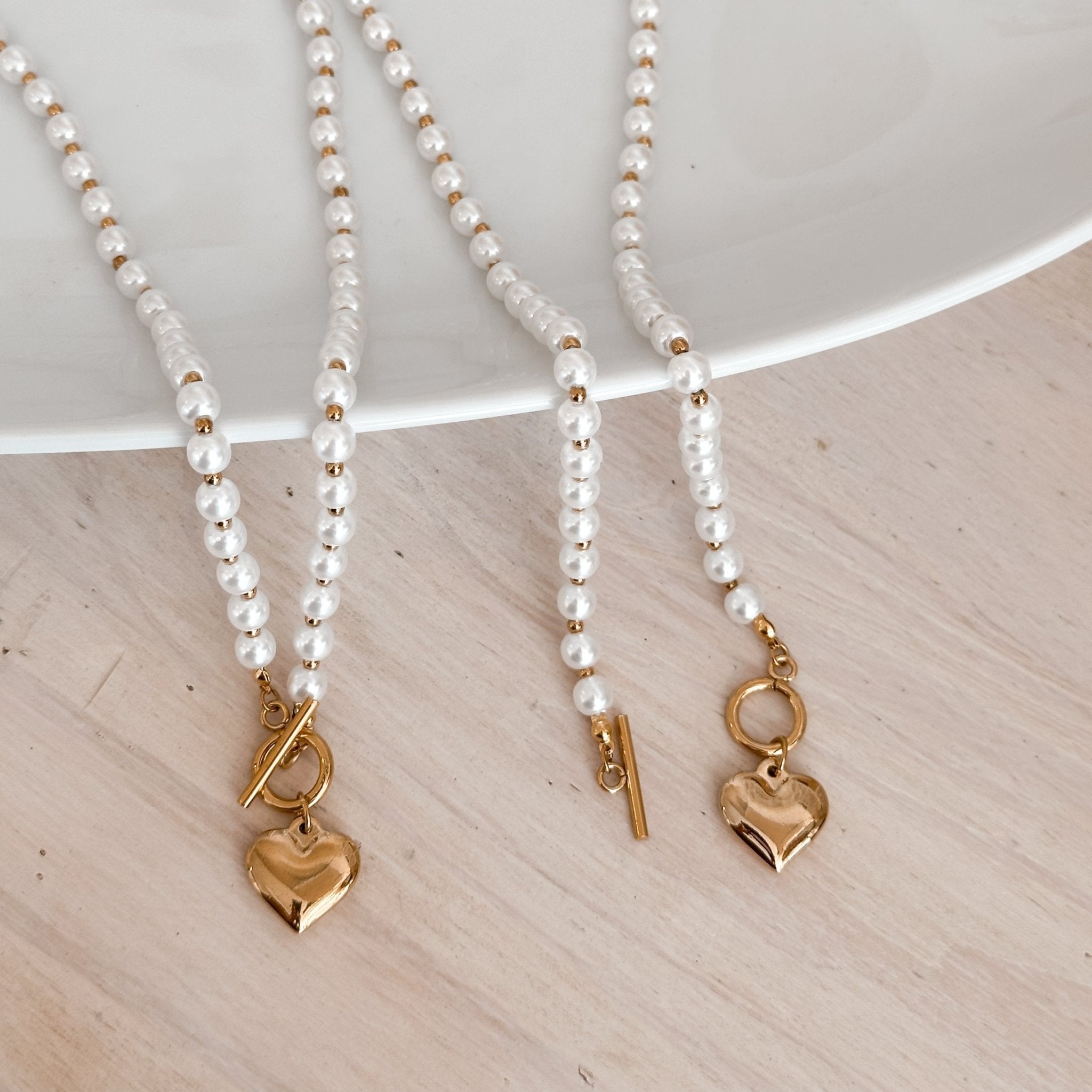 Set of heart charm necklaces with toggle clasp – 18K gold plated and hypoallergenic with pearl-style beading