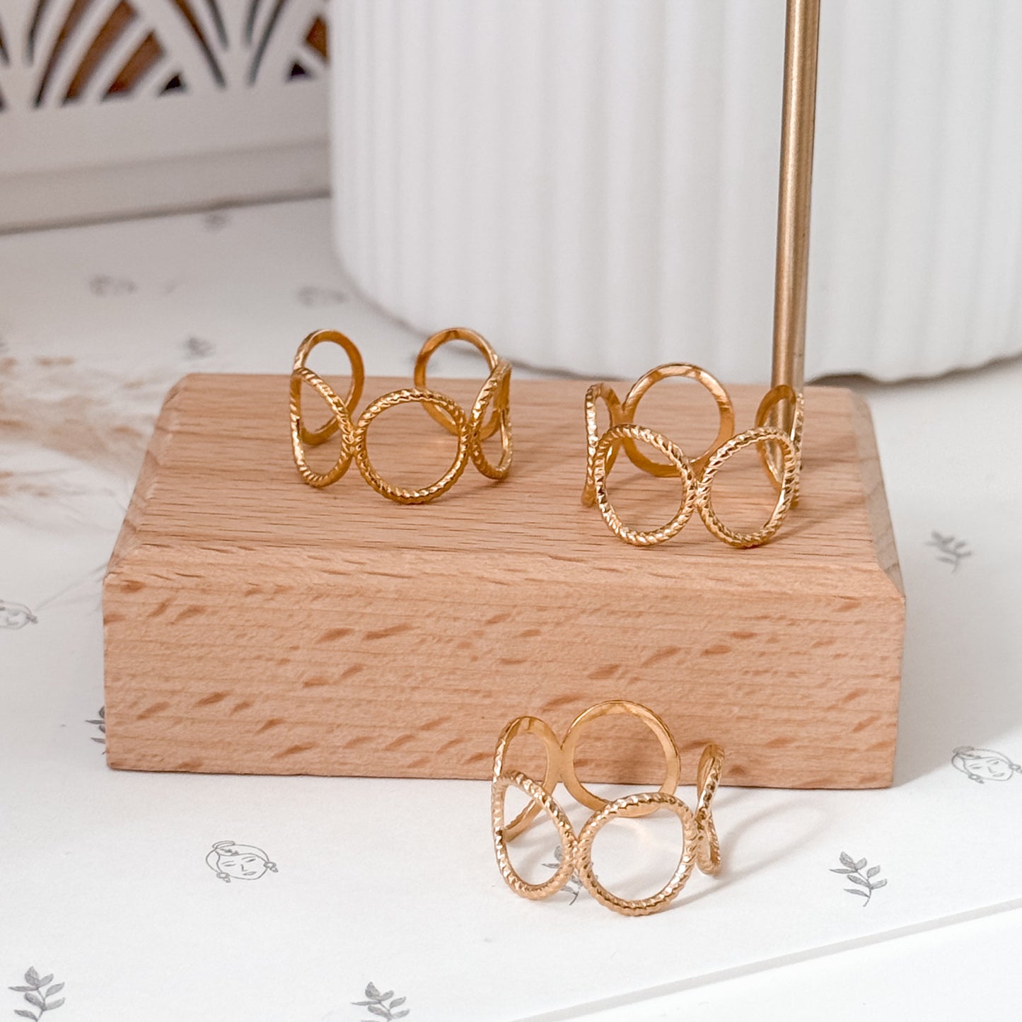 Minimalist Circle Ring | 18K