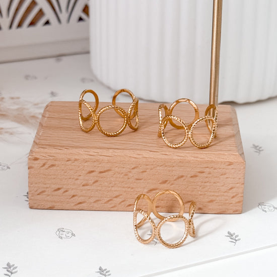 Minimalist Circle Ring | 18K