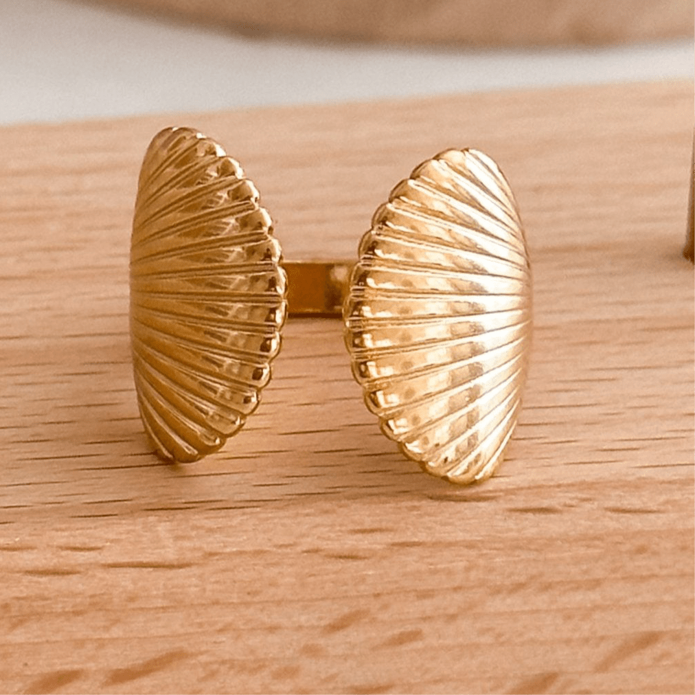 18K Gold Shell Ring – Adjustable, Waterproof, and Hypoallergenic - Liv.Aura Jewelry