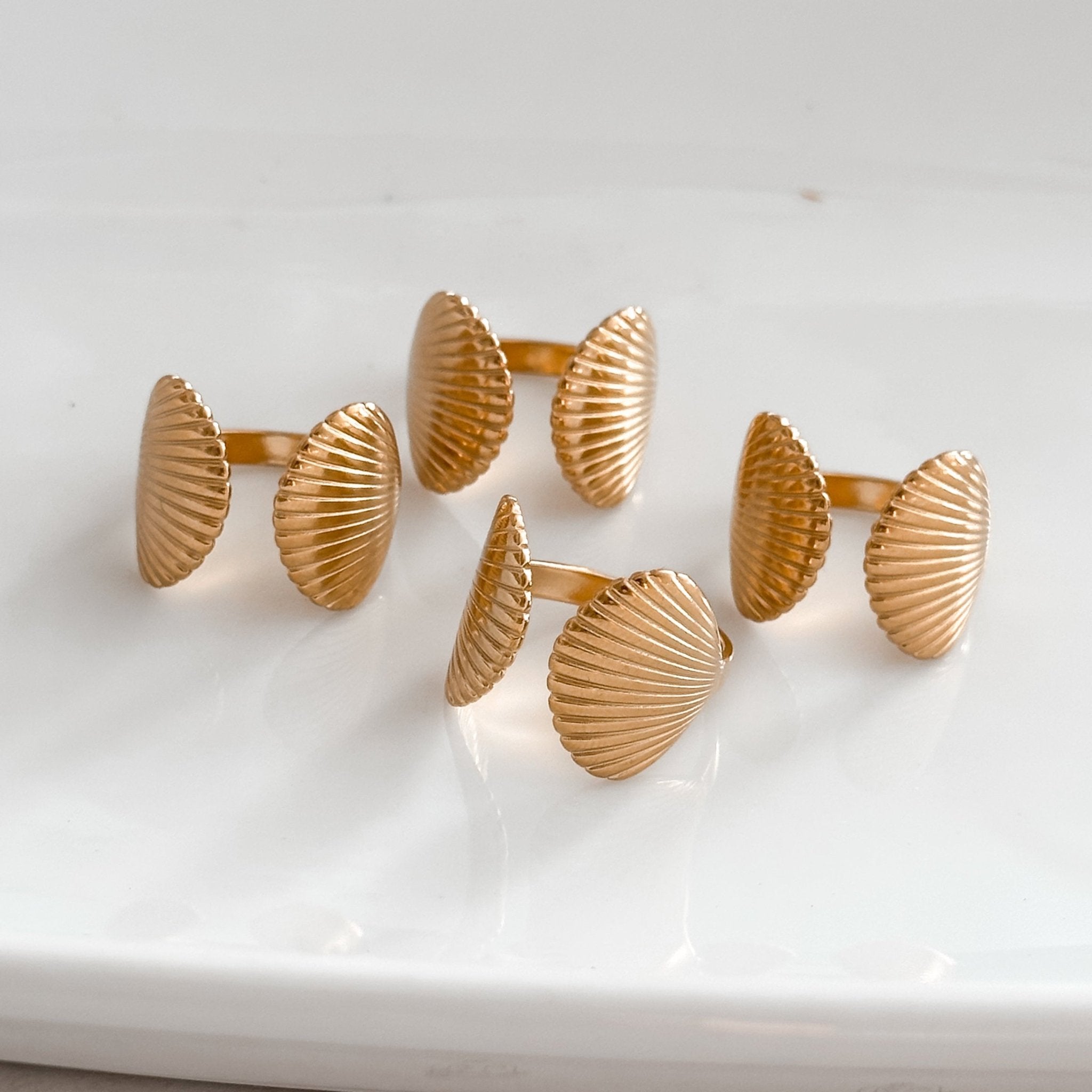 18K Gold Shell Ring – Adjustable, Waterproof, and Hypoallergenic - Liv.Aura Jewelry