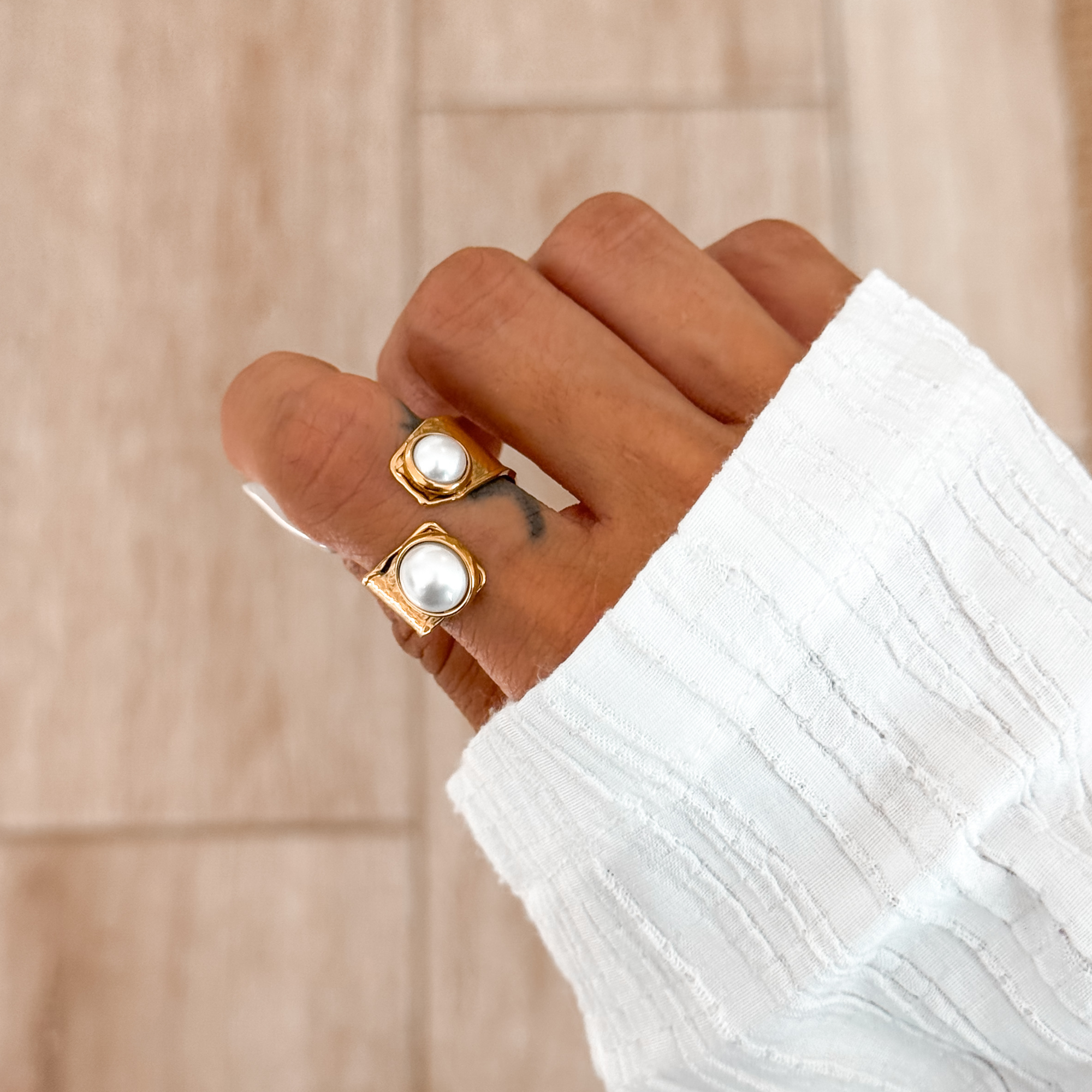 Elia Ring