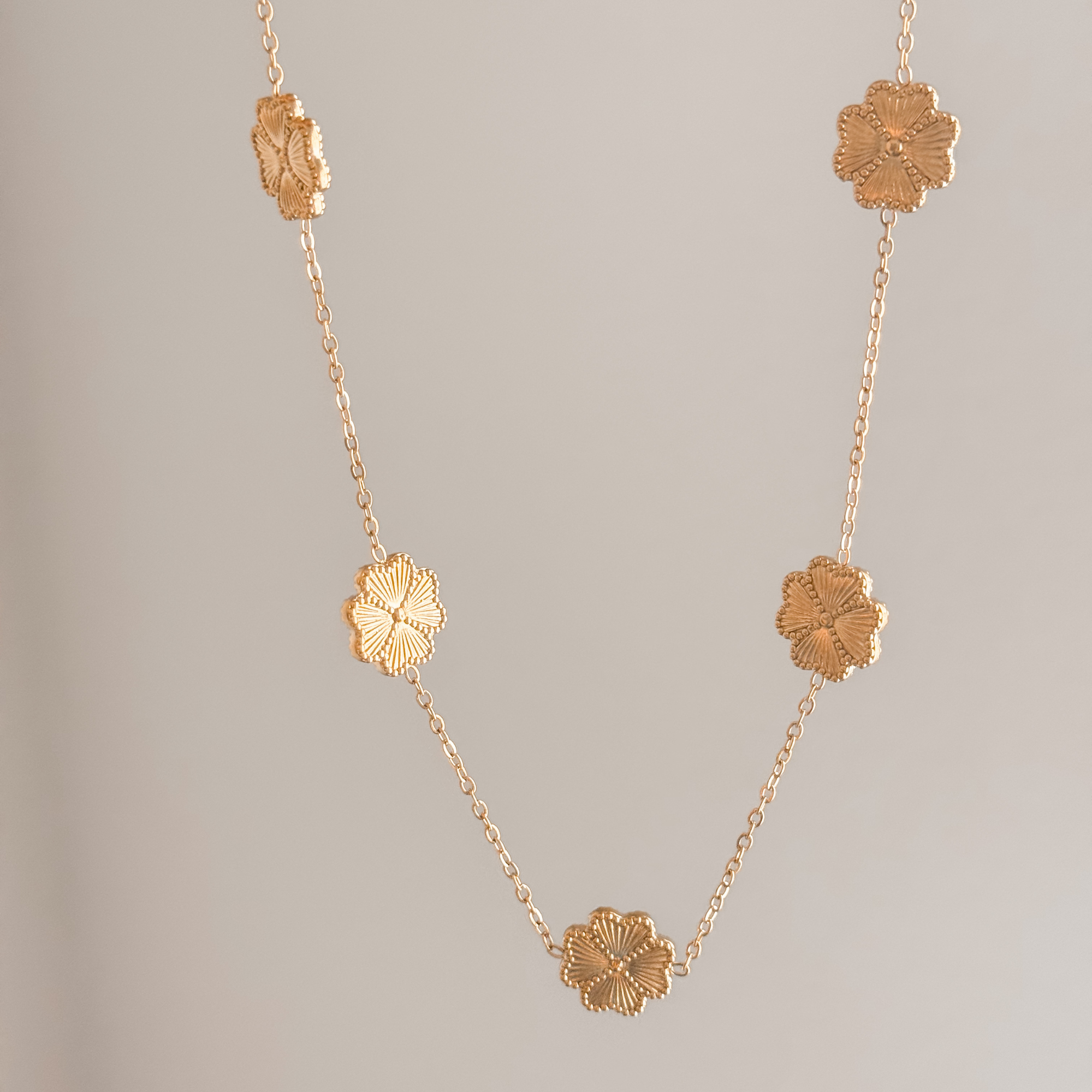 Luma Flower Necklace 18k