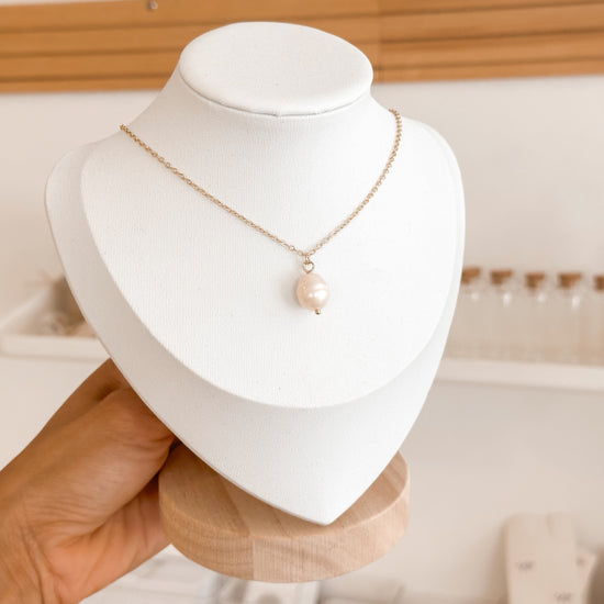 Simple Freshwater Pearl Necklace | 18K Gold