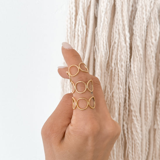 Minimalist Circle Ring | 18K