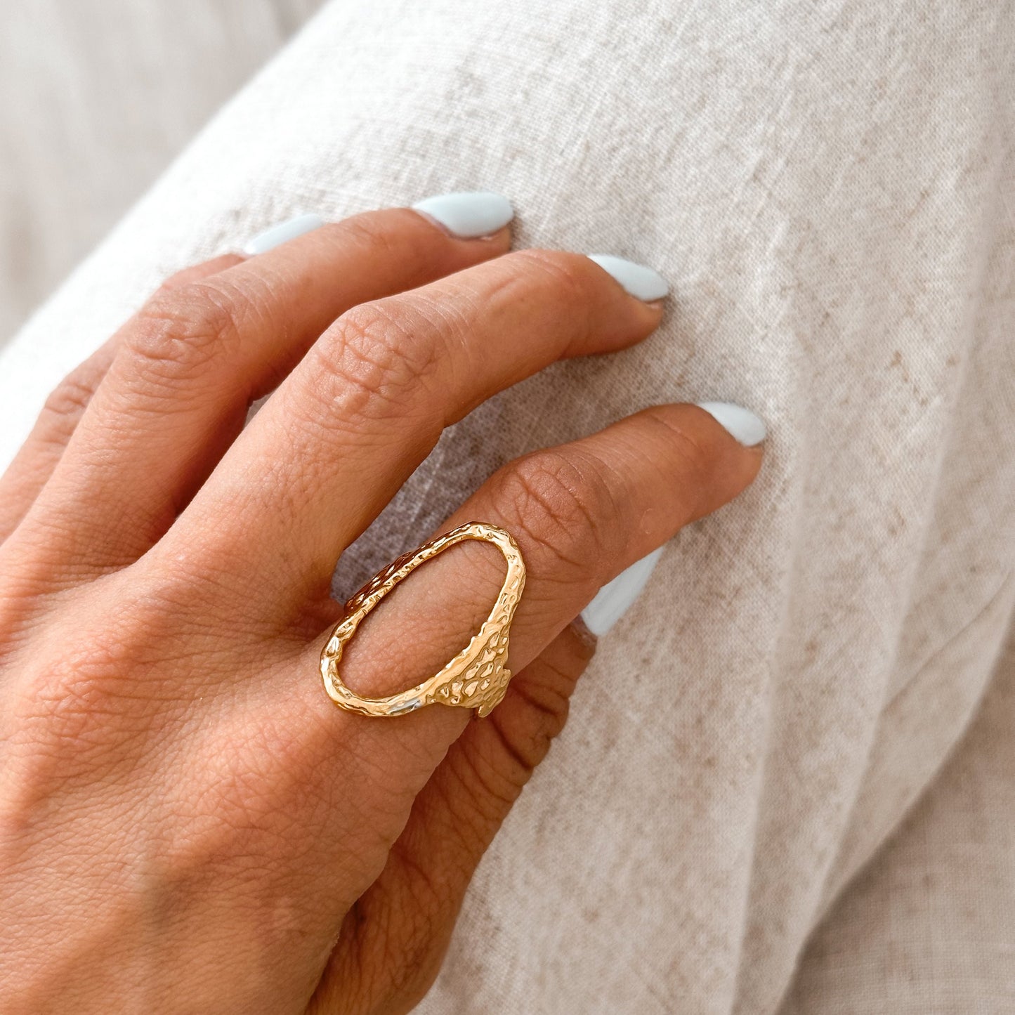 Minimalist Oval Open Ring 18K