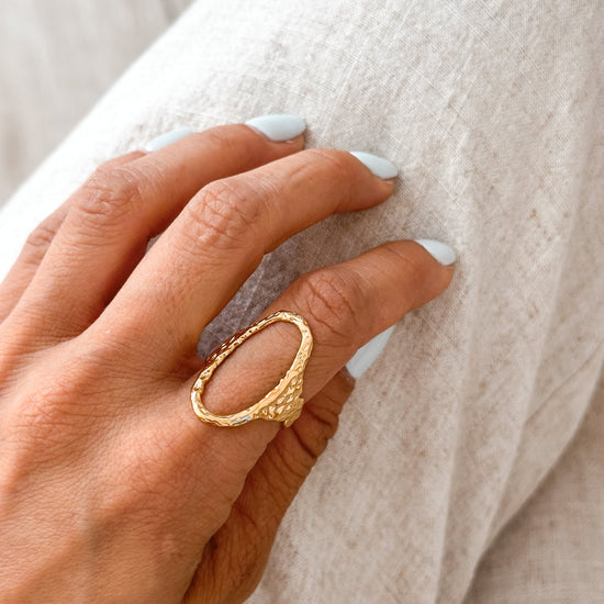 Minimalist Oval Open Ring 18K