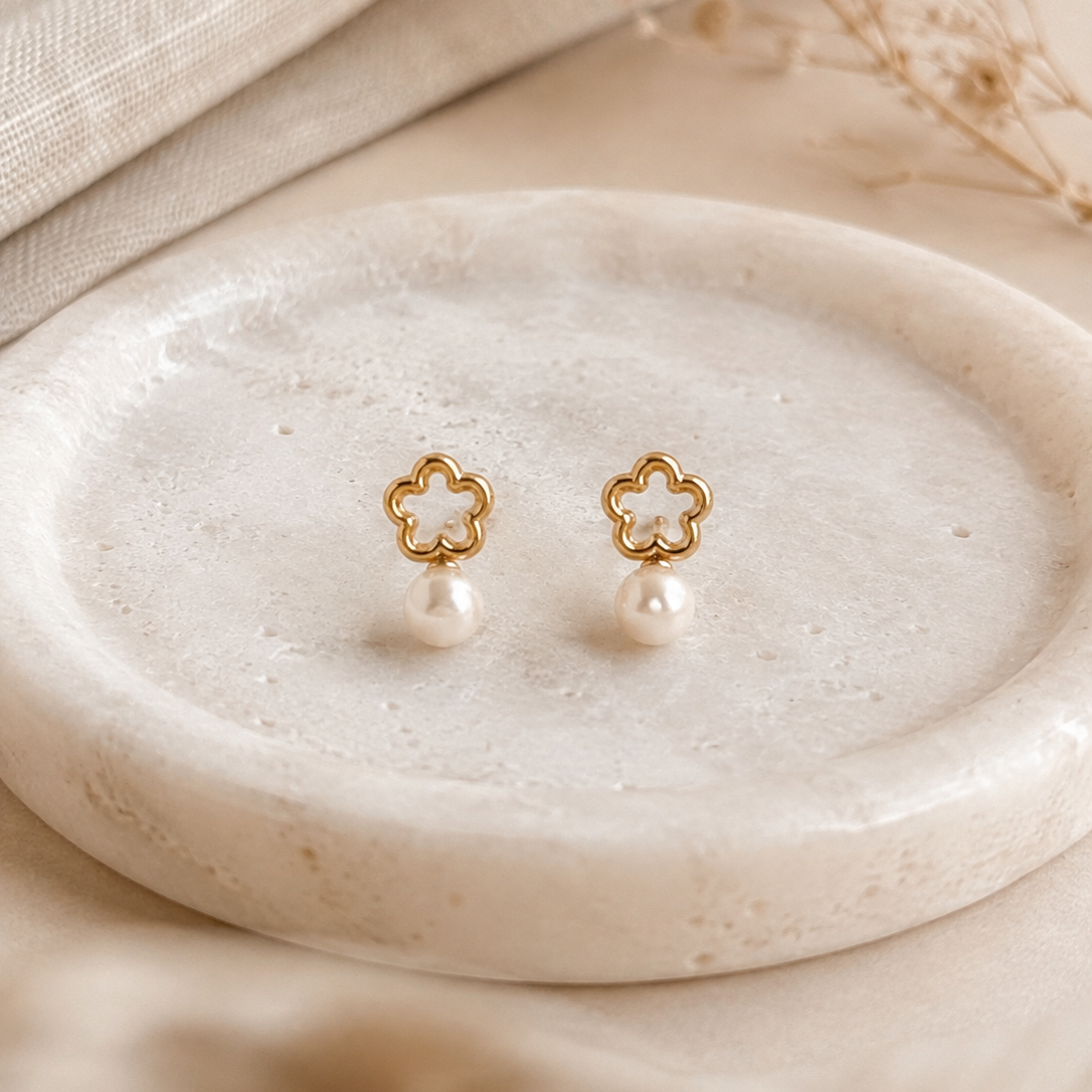 10K Gold Pearl Flower Stud Earrings