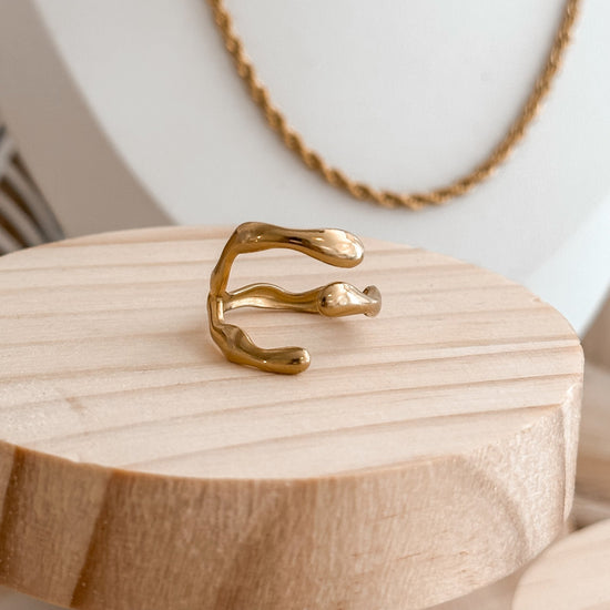 Abstract Irregular Ring 18K Gold - Liv.Aura Jewelry