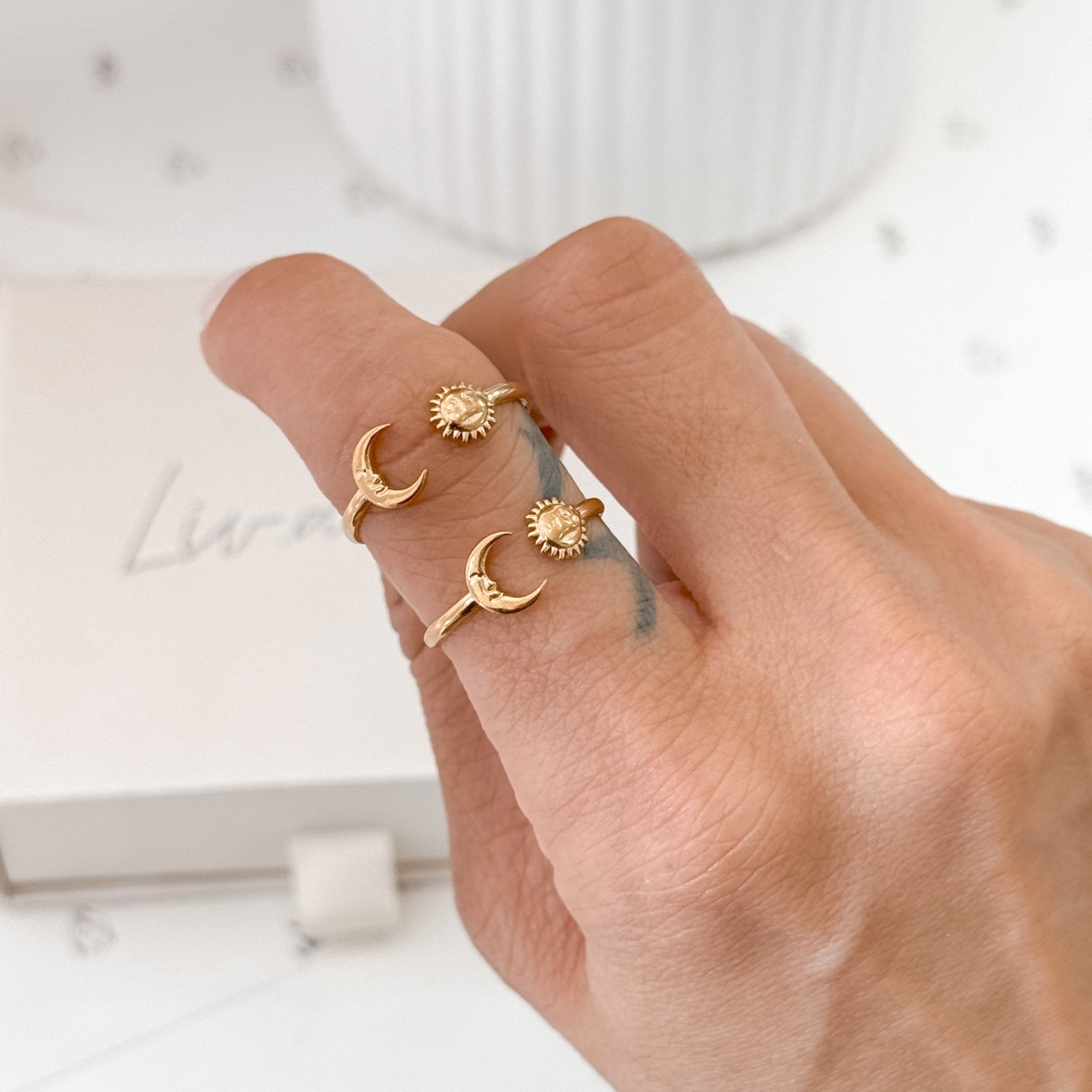 Modeling the adjustable sun and moon ring on the finger, showcasing the unique design.