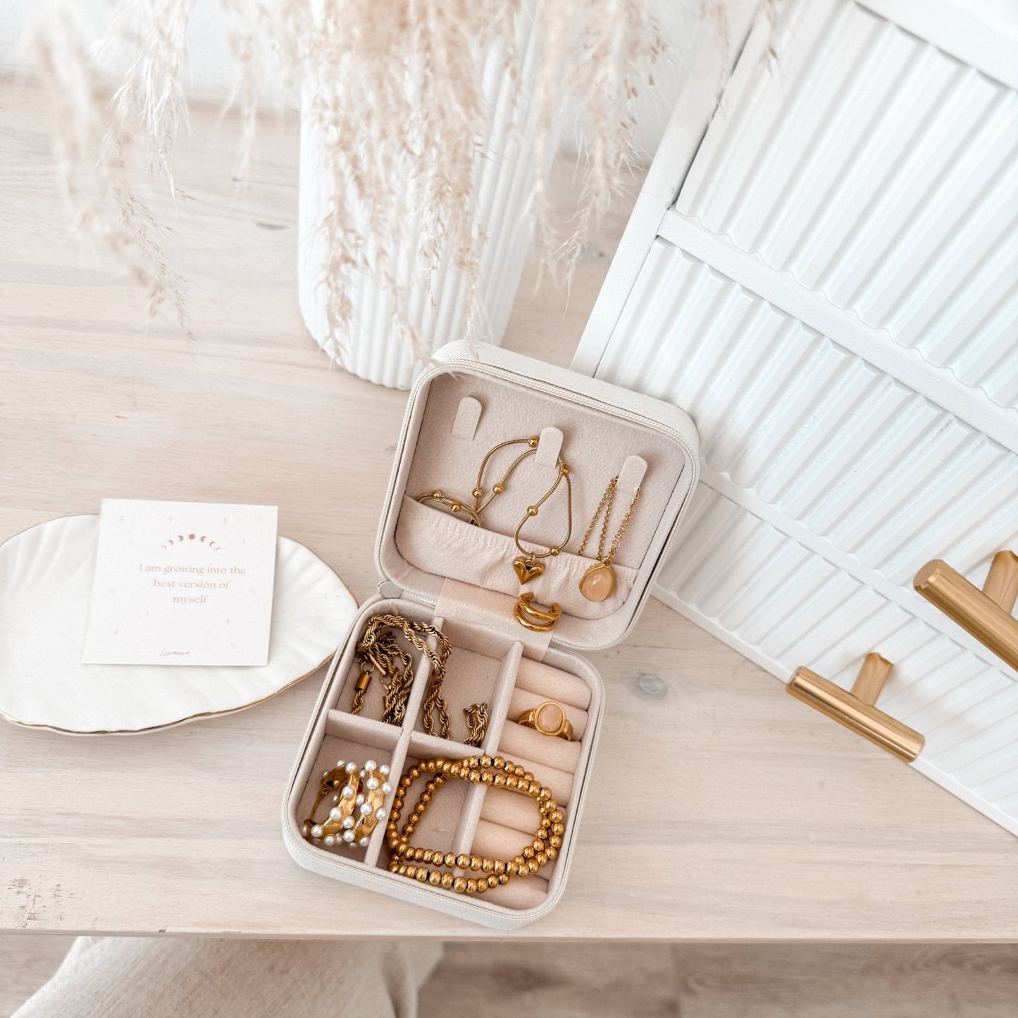 Chic Beige Jewelry Box – The Cutest Storage for Your Favorites ! - Liv.Aura Jewelry