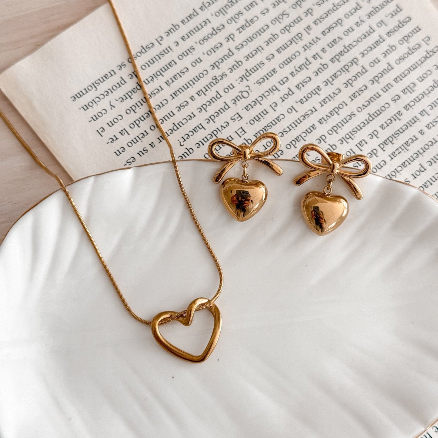 Elara Heart Necklace | 18K Gold Dainty & Romantic Pendant - Liv.Aura Jewelry