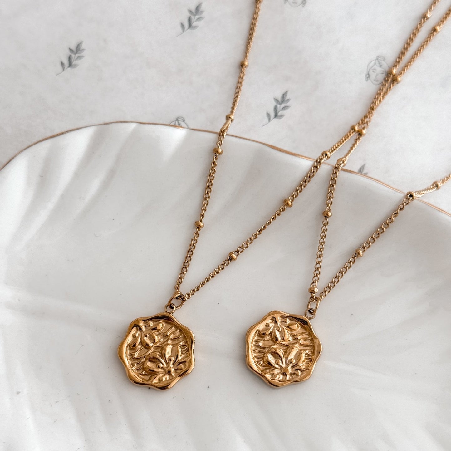 Golden Bloom Pendant – Waterproof & Hypoallergenic 18K Gold Floral Necklace - Liv.Aura Jewelry