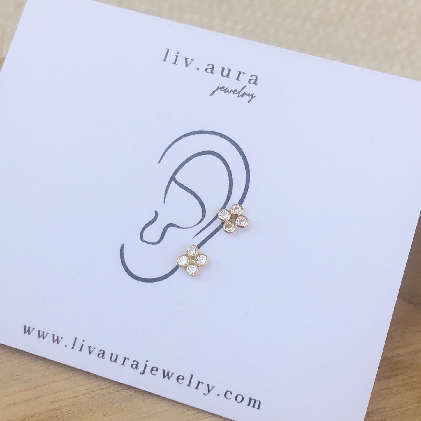 Load image into Gallery viewer, Add a touch of texture and style with these Clover Earrings. Made of 10K gold and featuring a simple geometric design
