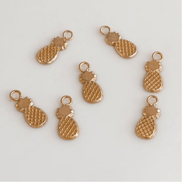 Pineapple Charm 10K Gold - Liv.Aura Jewelry