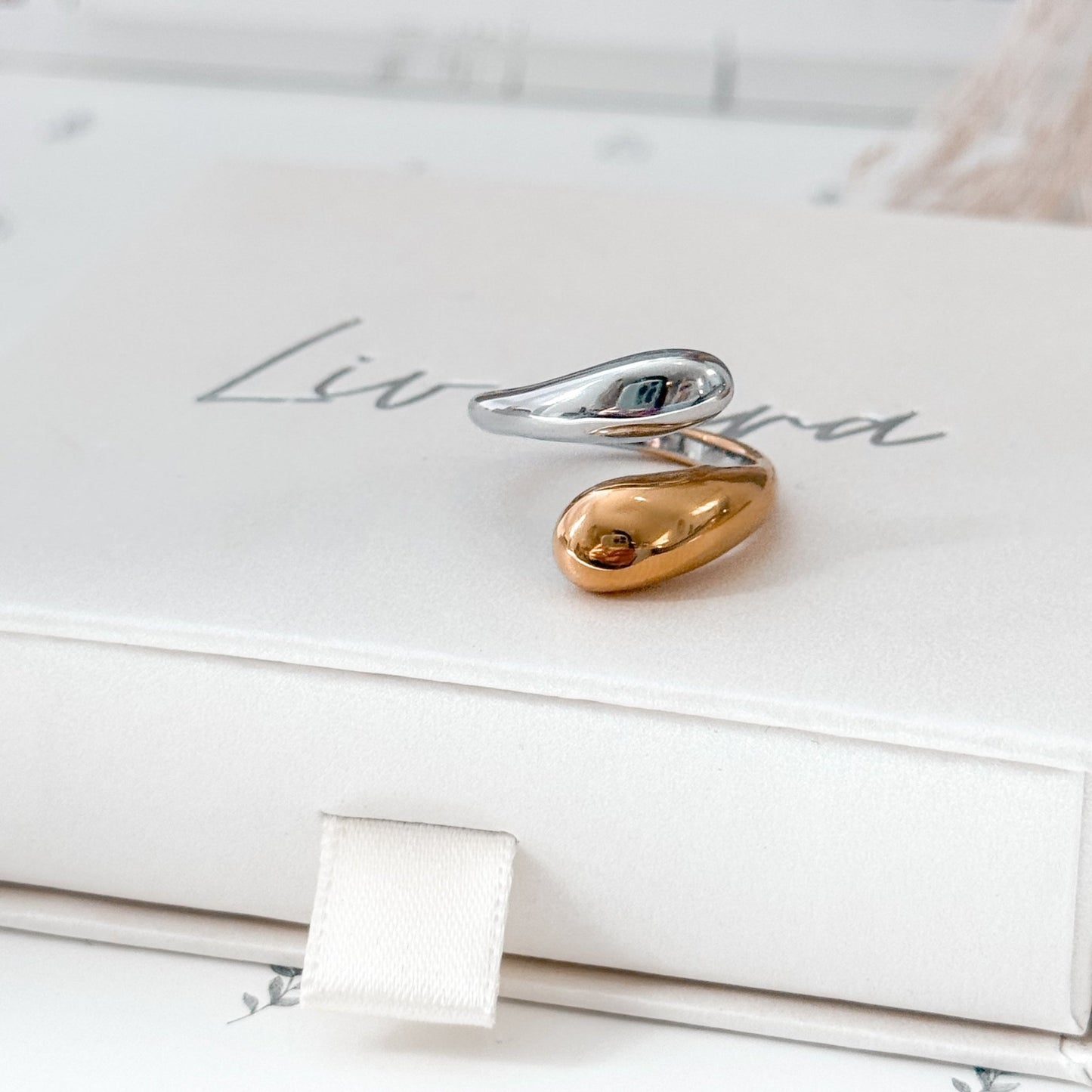 Selene Liquid Ring | Adjustable 18K Gold & Silver Statement Piece - Liv.Aura Jewelry