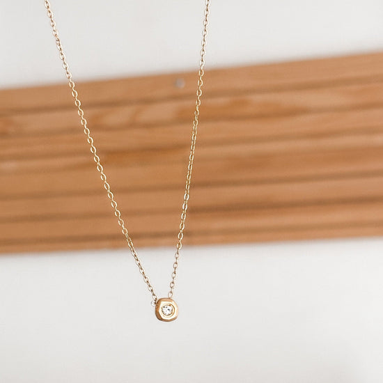 Solitaire Circle Necklace| 18K Gold - Liv.Aura Jewelry
