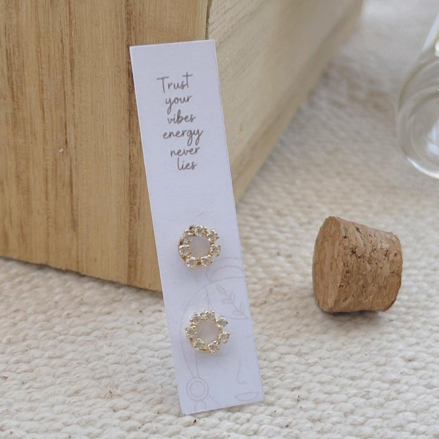 Beautiful and elegant, our gold round stud earrings are minimalist and fun. The perfect pair to dress up a casual outfit, or when you want to add a bit of luxe to your look. Wear them everyday!