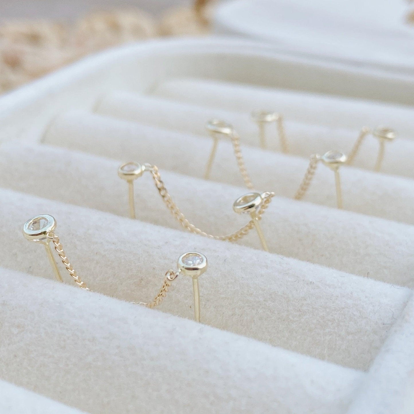 Two-hole stud earrings have a delicate design and smooth shine, adding beauty to your face. The classic two-hole double circle chain earring fits well with your face. This double ear piercing earrings features 10K gold and has a geometric style that is not only stylish but also durable.