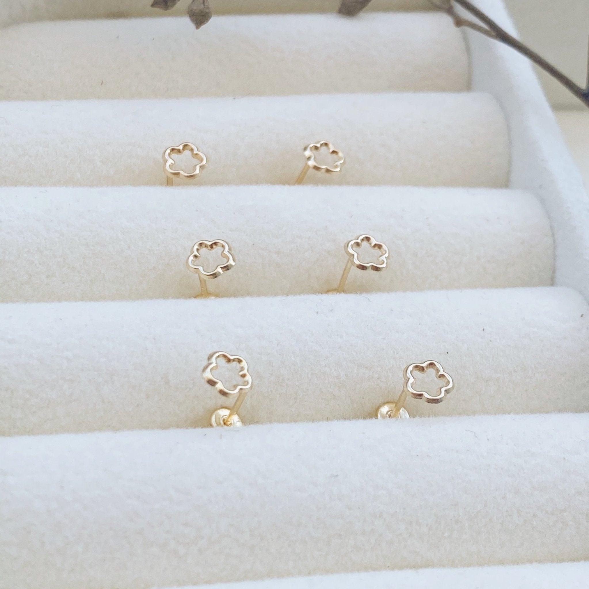 10K Gold Flower Stud Earrings – Screw Back, Hypoallergenic & Waterproof - Liv.Aura Jewelry