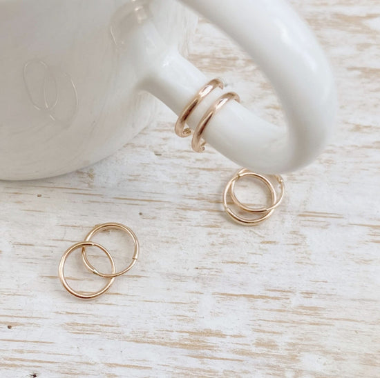 These tiny hoop earrings are just what you need to make a statement with your look. They are great as a minimalist, minimalist, minimalistic or delicate hoop earring.