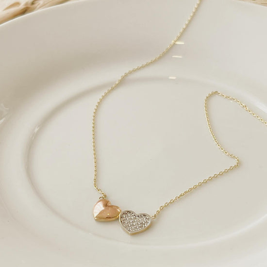 Lovely necklace with a double heart pendant, great gift for Valentines Day or your lover, sweet and romantic.