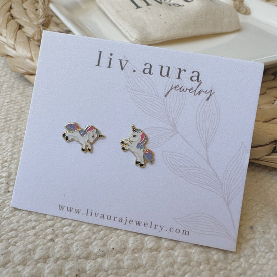 These beautiful unicorn animal earrings are perfect for any girl. They can be worn for any occasion such as birthdays, holidays and special events.