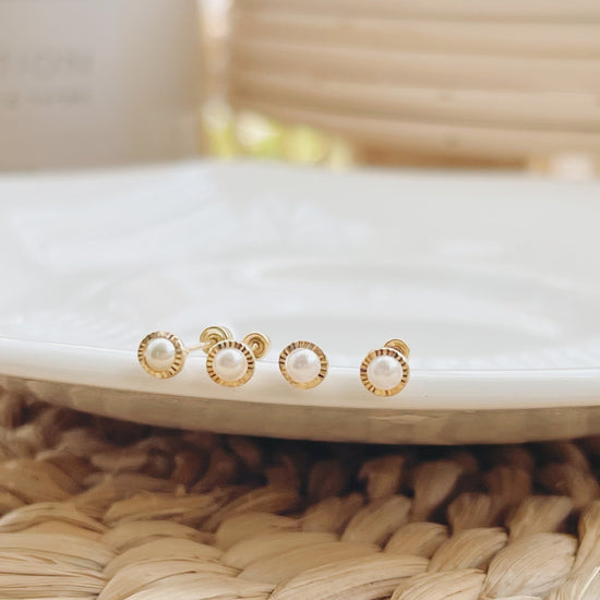 Show some love for your bridesmaids with these simple yet elegant 10K Solid Gold Bezel Set Pearl Earrings. 
